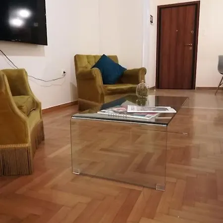 Unique 3 Bdrm Apartment, 5 Min Walk From Acropolis
