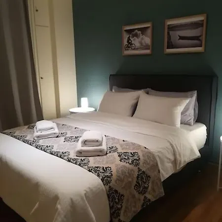 Unique 3 Bdrm Apartment, 5 Min Walk From Acropolis Apartment