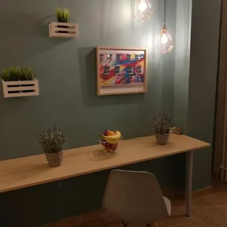 Unique 3 Bdrm Apartment, 5 Min Walk From Acropolis *