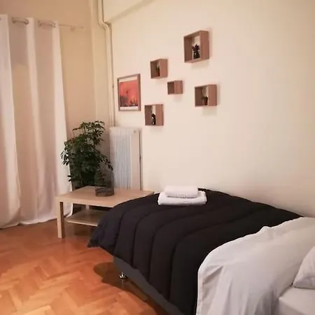 Unique 3 Bdrm Apartment, 5 Min Walk From Acropolis Apartment *