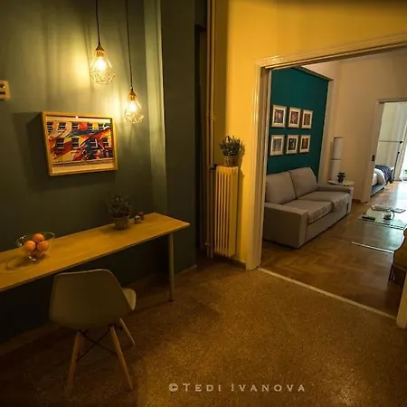 Unique 3 Bdrm Apartment, 5 Min Walk From Acropolis Athens