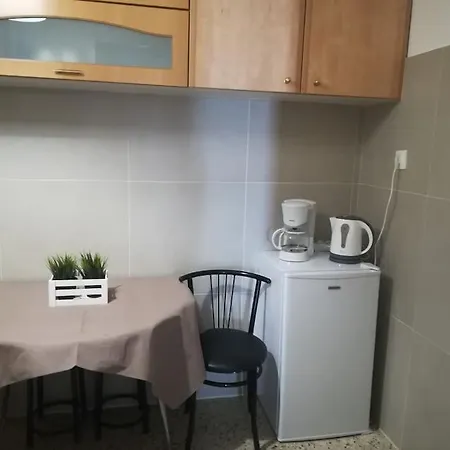 Unique 3 Bdrm Apartment, 5 Min Walk From Acropolis * Athens